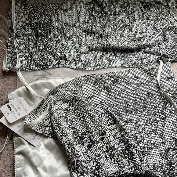 Lavishly living metal mesh skirt set - Picture 5 of 5